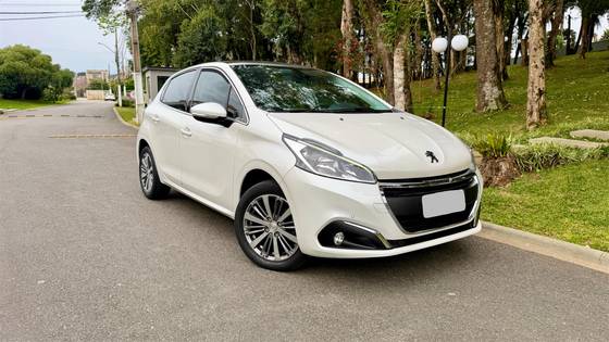 PEUGEOT 208 1.6 GRIFFE 16V FLEX 4P AUTOMÁTICO PEUGEOT 208 1.6 GRIFFE 16V FLEX 4P AUTOMÁTICO